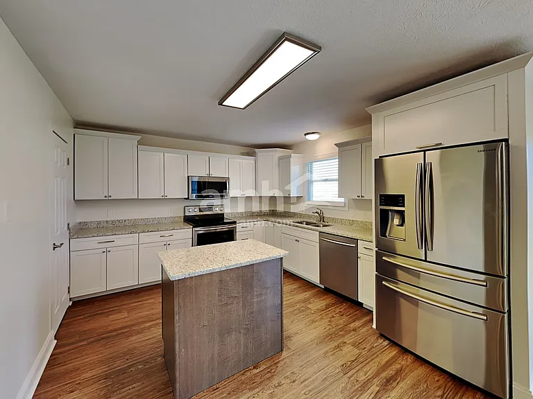 836 Orwell St — Photo 3
