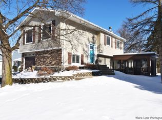 605 Sequoia Ct, Carol Stream, IL 60188