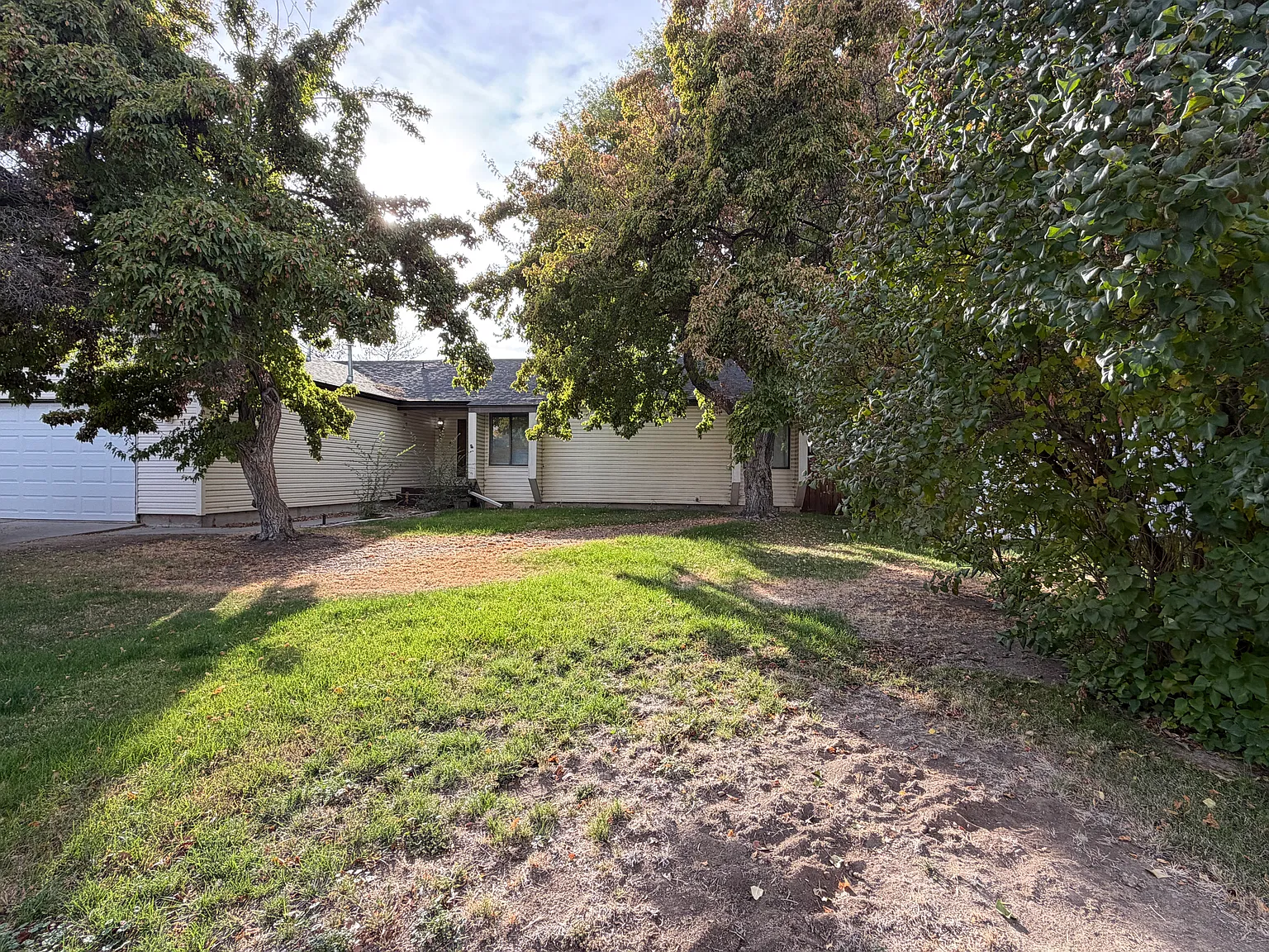 3 bed, 1915 sqft, $1,825 — Photo 1