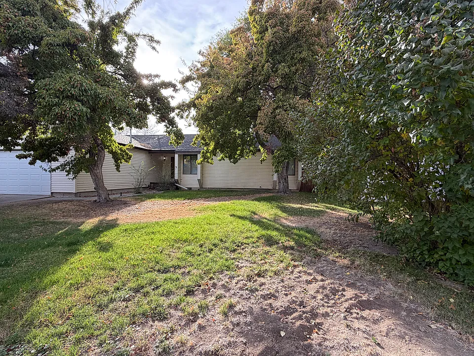 1335 Owyhee Dr