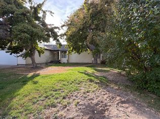 1335 Owyhee Dr, Mountain Home, ID 83647