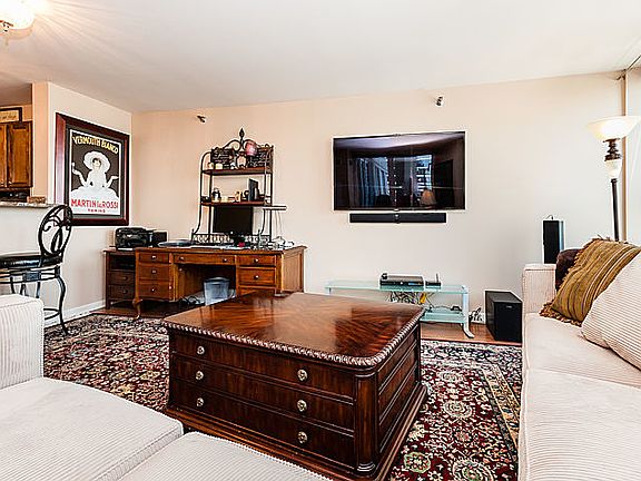 3rd image of 345 N La Salle Dr APT 1602