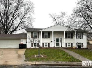 7018 N Willow Wood Dr, Peoria, IL