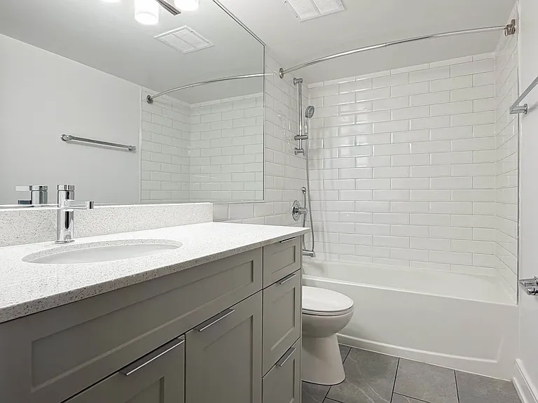 295 Dufferin St — Photo 9