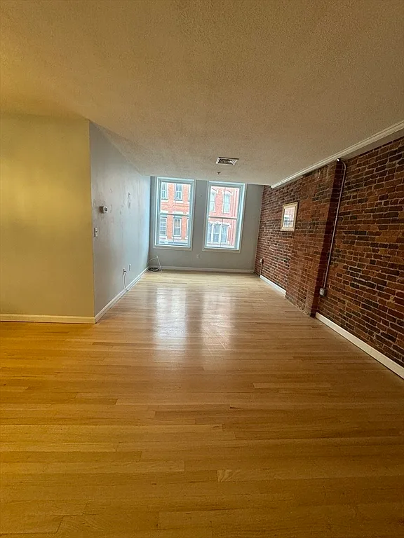 2 bed, 1.0 bath, 759 sqft, $2,000 — Photo 2