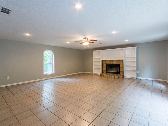 2_2813HydePark_MLS3of22.jpg
