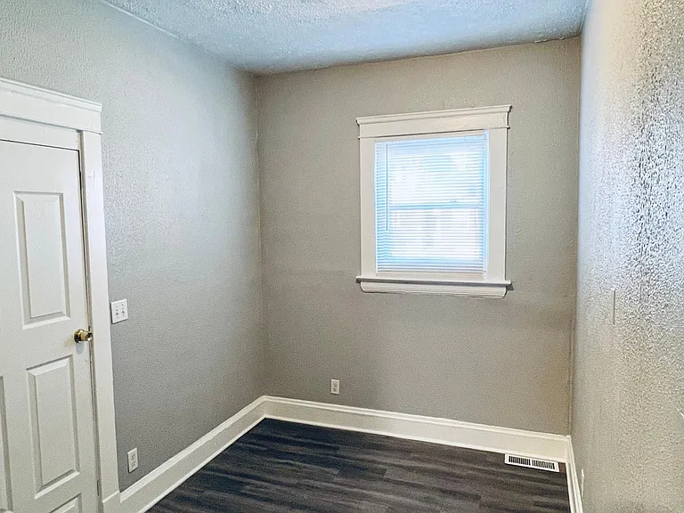 3339 W 105th St #3 — Photo 5