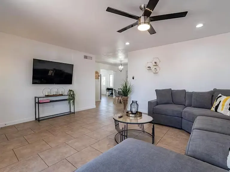 8137 E Amelia Ave — Photo 4