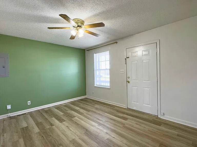 1028 Bush Ave — Photo 5