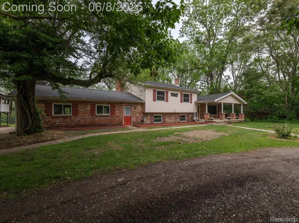 22191 Bell Rd, New Boston, MI 48164