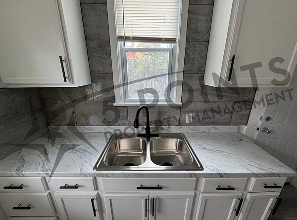 4 bed, 1.5 bath, 2143 sqft, $1,497 — Photo 4