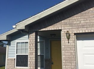 402 N Austin St APT A, Oak Grove, MO 64075