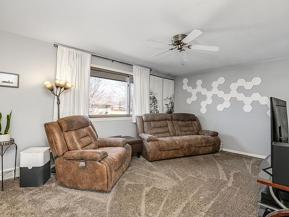 5th image of 33921 Blackfoot St