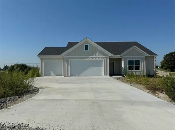 2015 Redtop Ct SW, Kalona, IA 52247