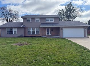 1807 Reynolds Dr, Charleston, IL 61920