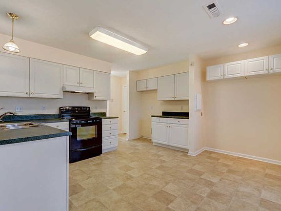 3rd image of 1253 Edenbridge Way