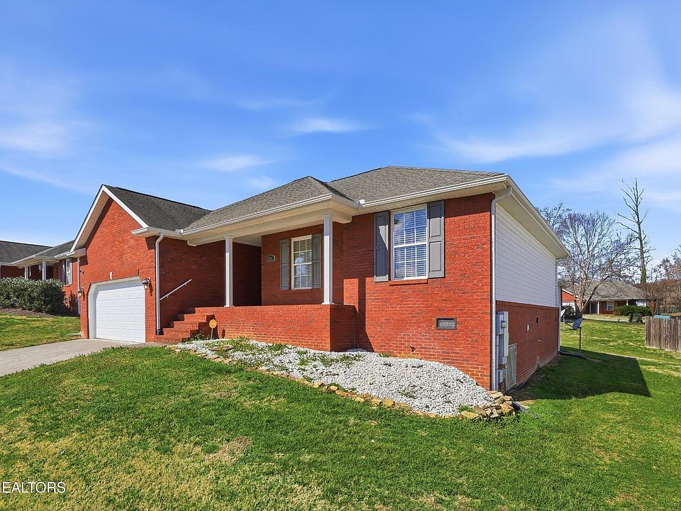 1st image of 823 Colonial Estates Way