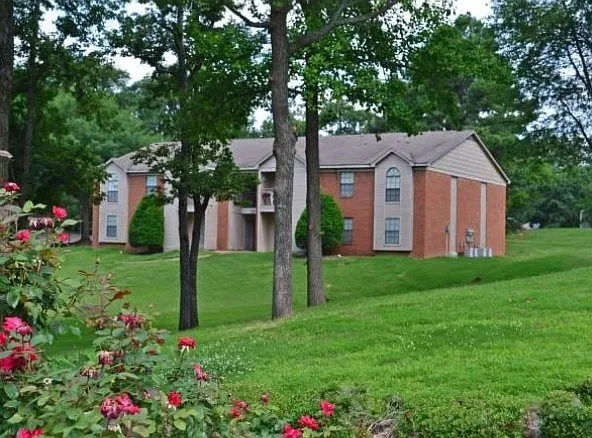 Brentwood Apartments — Photo 15