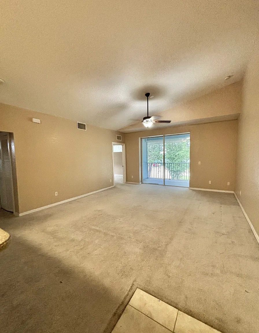 2 Bedroom 2 Bath Convenient Location! Water Included!! — Photo 2
