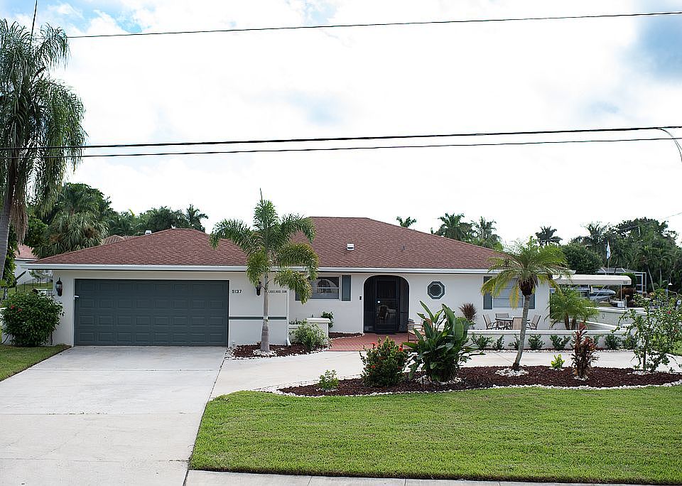 Front of house on Del Prado