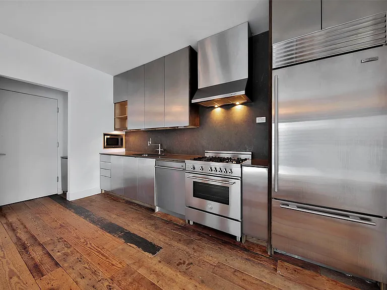 228 W 25th St — Photo 6