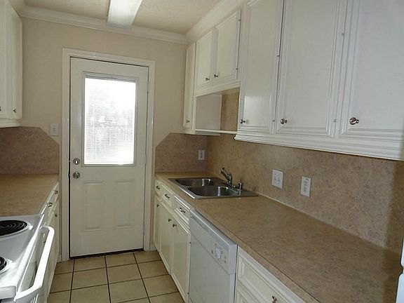 5th image of 2418 Morning Glory St #A