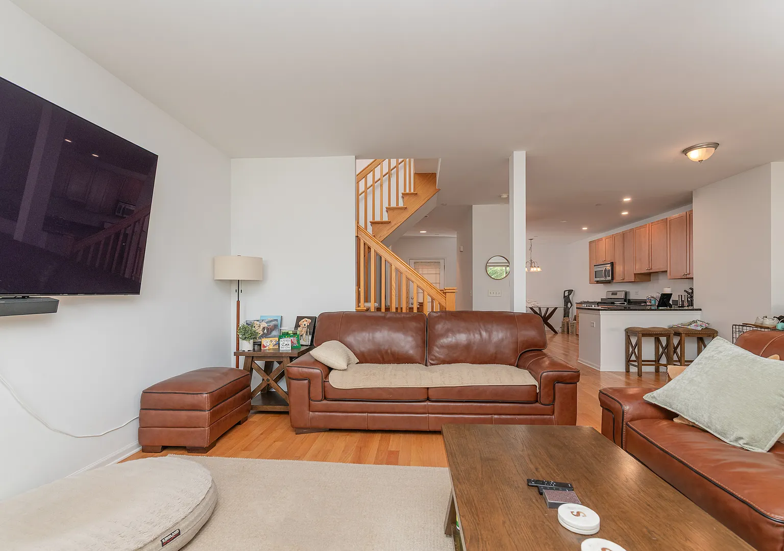 3 bed, 2.5 bath, 3054 sqft, $4,300 — Photo 3