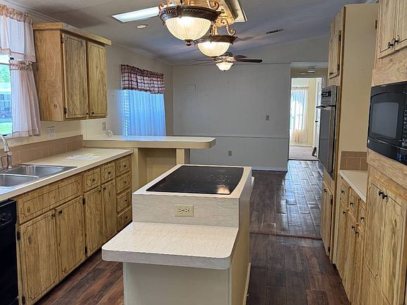 4th image of 150 Country Ln #150