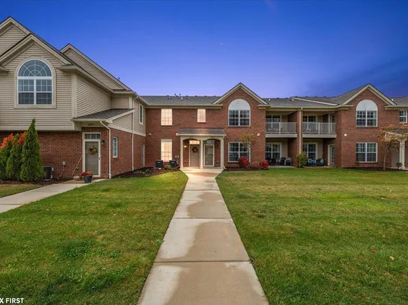 22059 Aberdeen Dr #71, Macomb, MI 48042