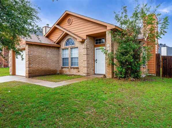 8404 O'Hara Ln, Fort Worth, TX 76123