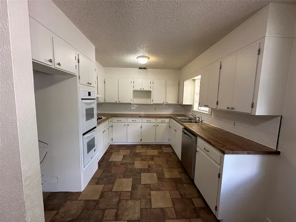 303 N Victor St, Comanche, TX 76442