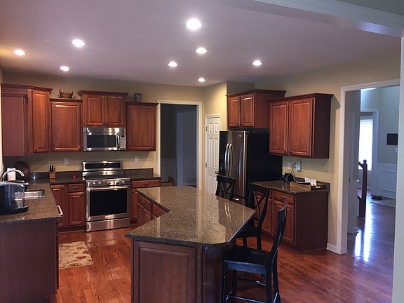 4th image of 112 Macintosh Ct