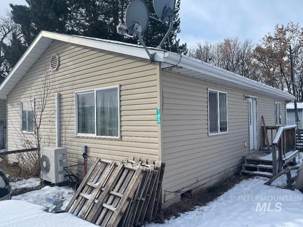 102 W 3rd St, Declo, ID 83323