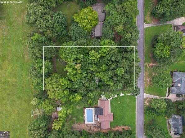 205 Mapledale Trl, Sharpsburg, GA 30277