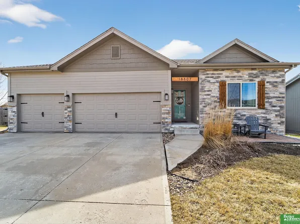 18807 Cottonwood St, Omaha, NE 68136