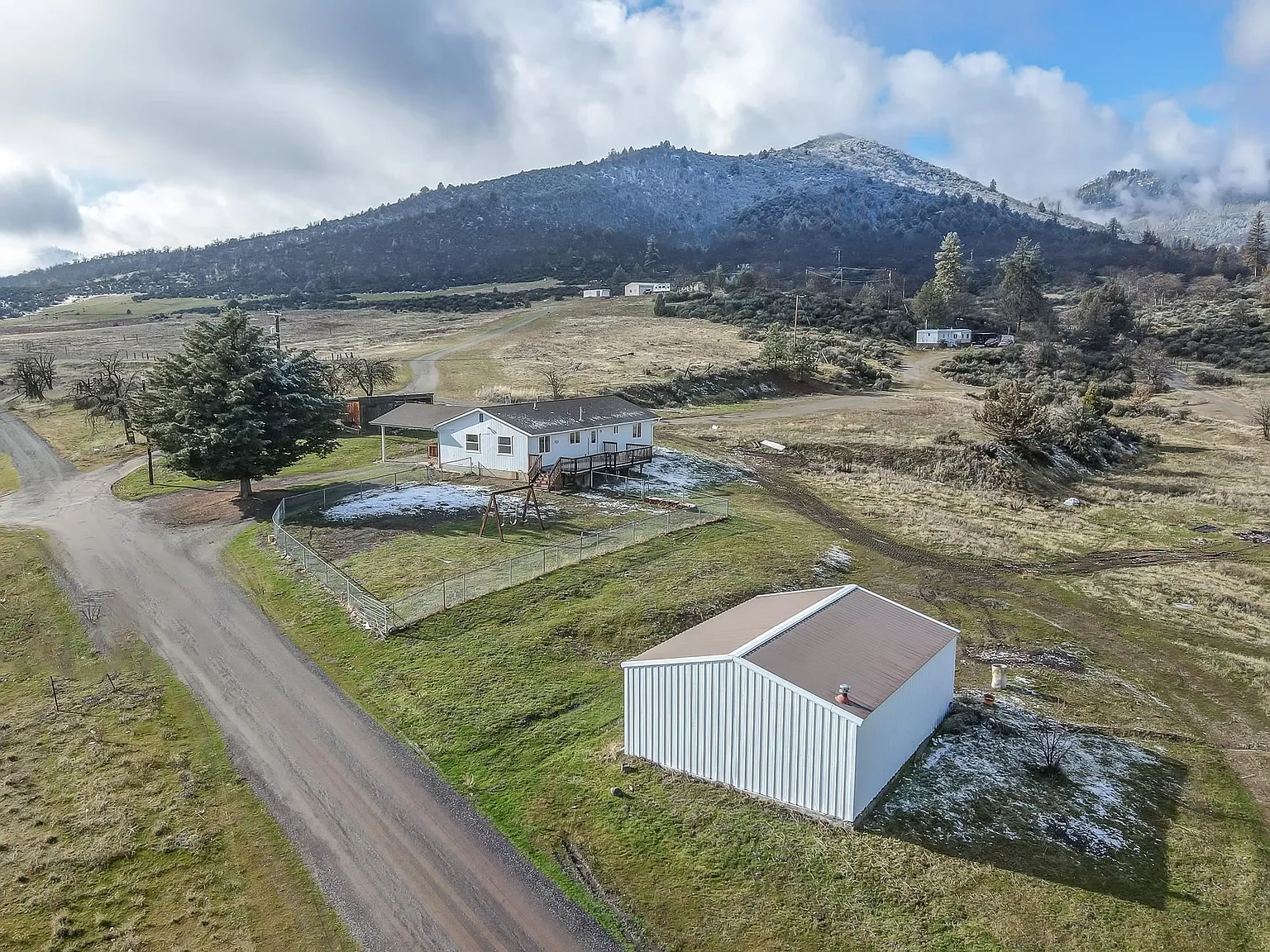 1817 Loafer Hill Rd photo 1