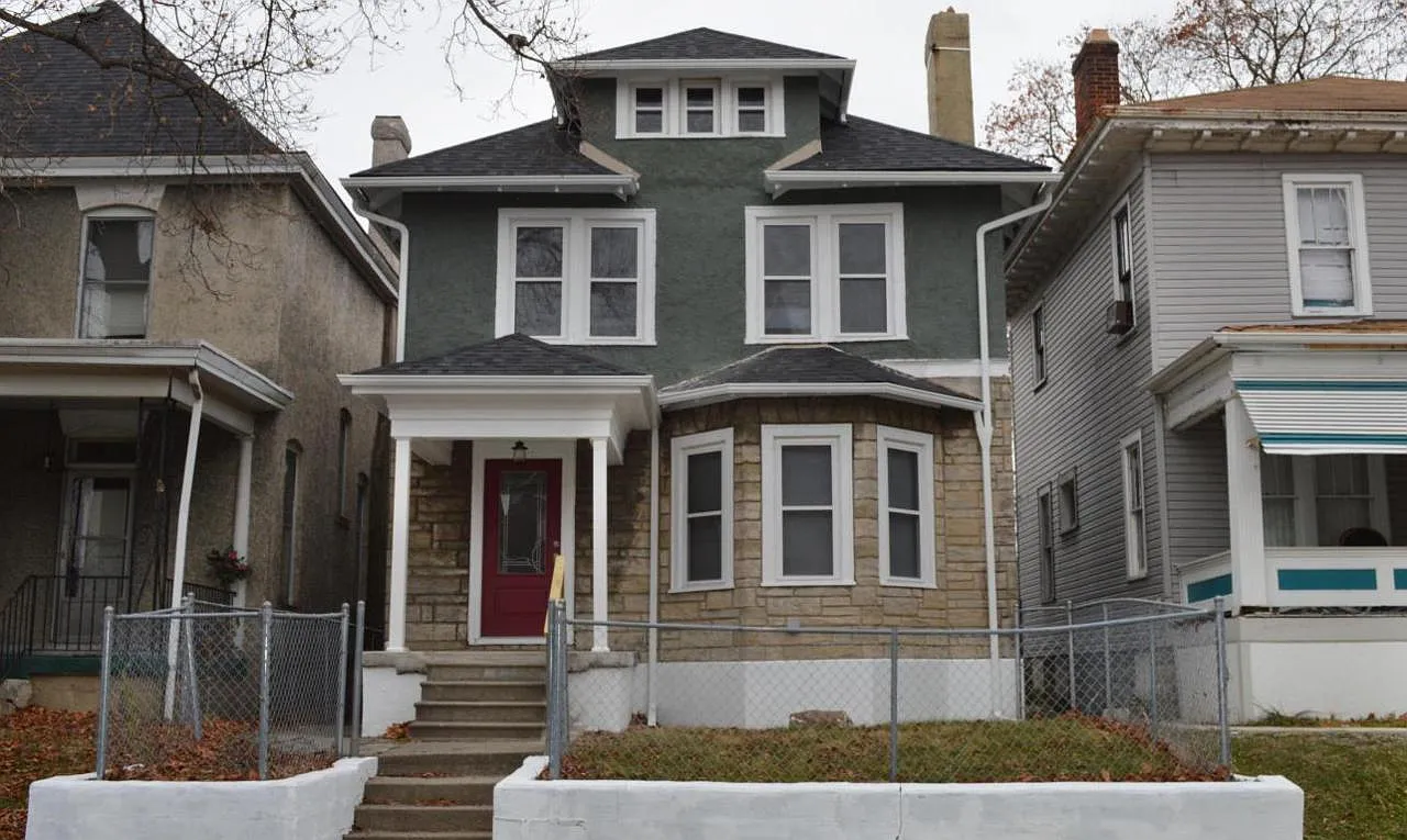 864 Wilson Ave photo 1