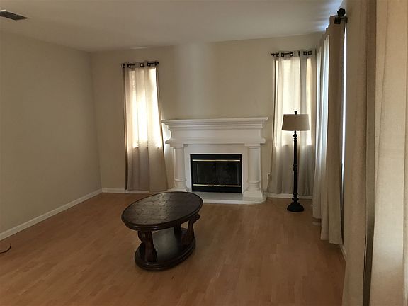 4th image of 621 Black Oak Way