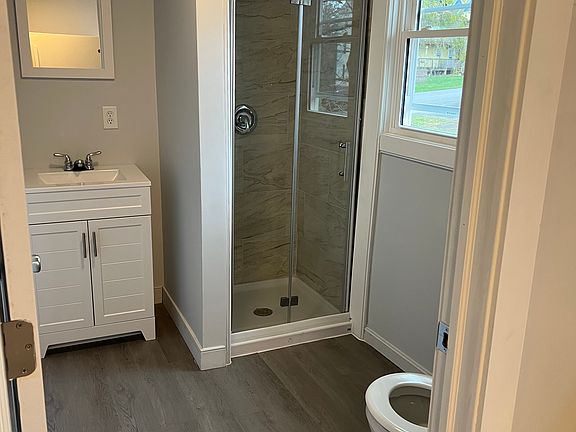 3rd image of 604 E Oak St #1