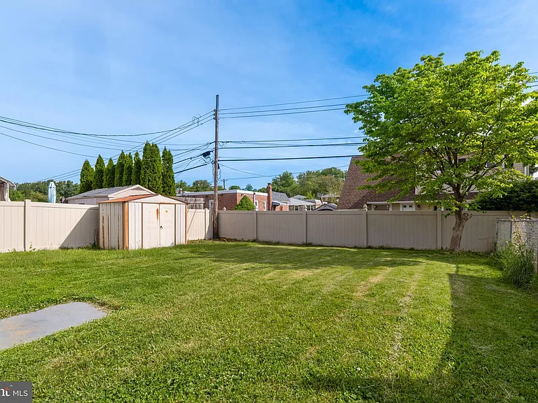 615 Sherrie Rd — Photo 2