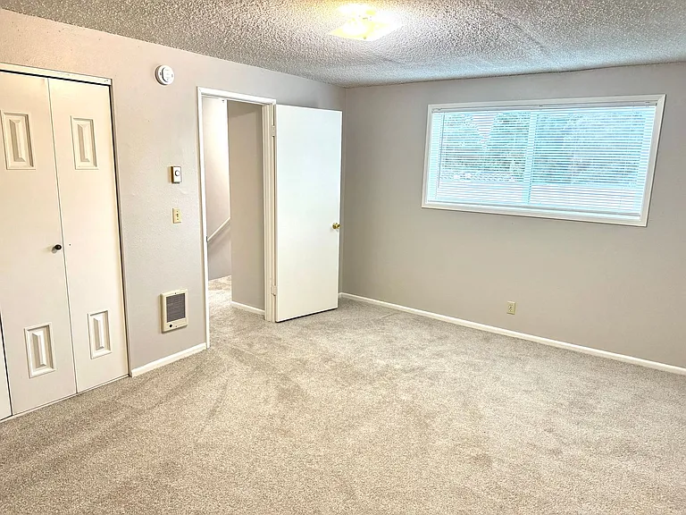 ZhH608 - R Street Apts — Photo 18