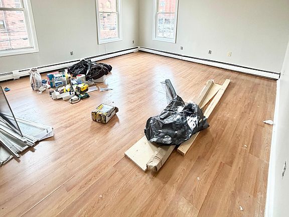 3rd image of 170 Sherman Ave #2