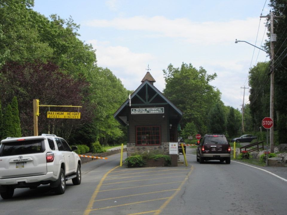 2nd image of 128 Mountain View Dr