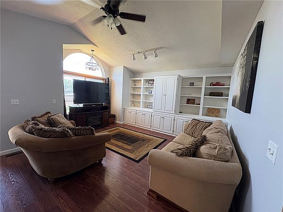 3rd image of 2896 Red Oak Cir