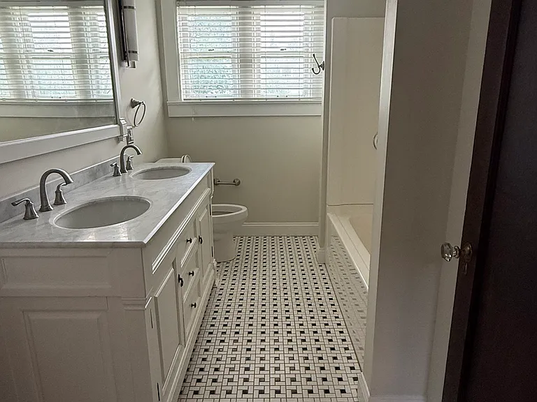 37 W Court St — Photo 11