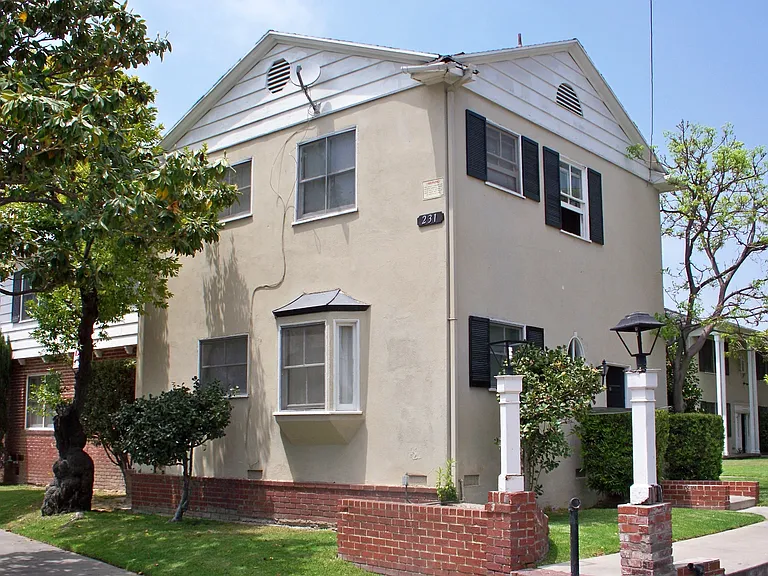 231 W Olive St #13 — Photo 1