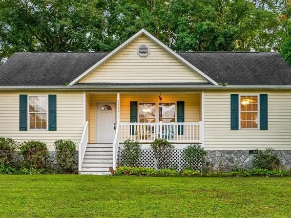 2279 Regency Dr, Randleman, NC 27317