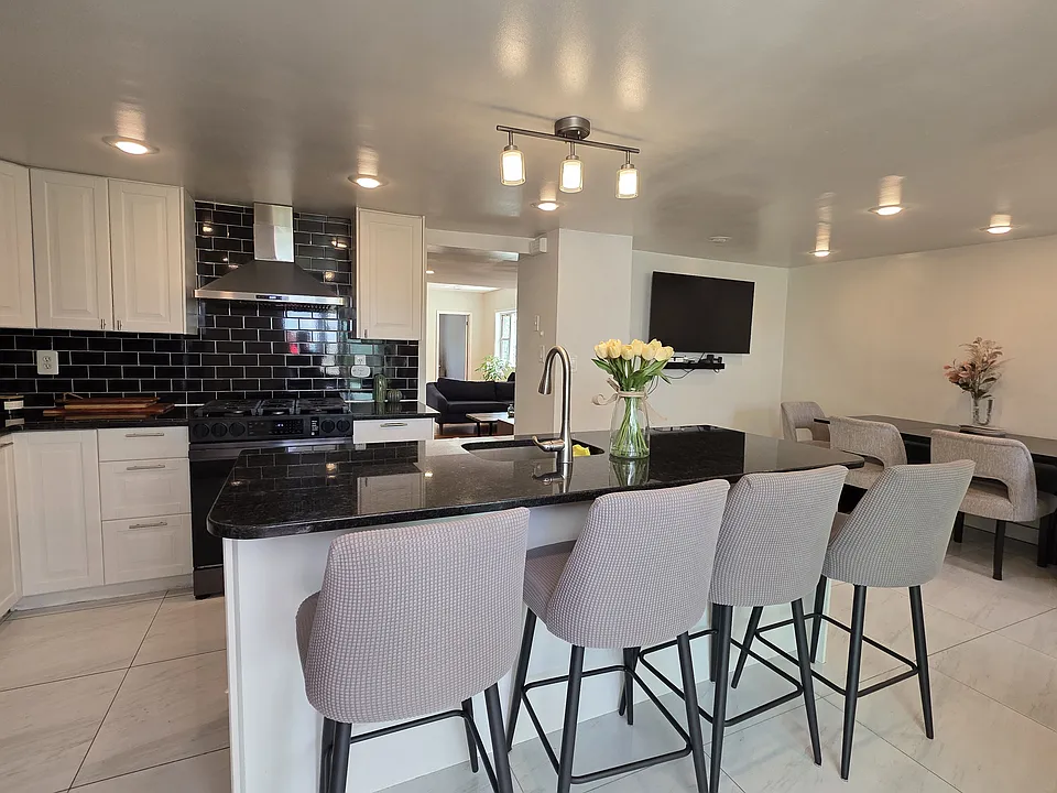 90 Abby St #2