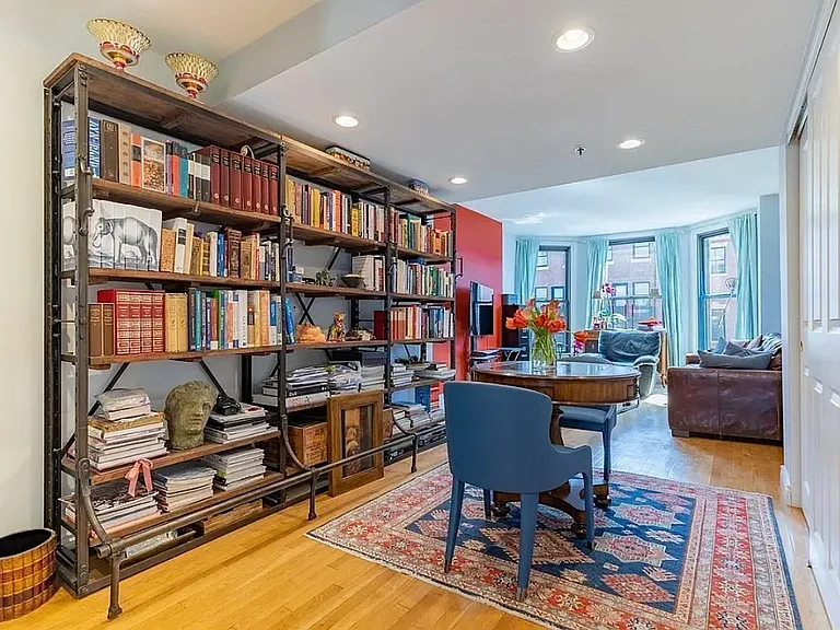 6 E Charlesgate St #404B — Photo 2
