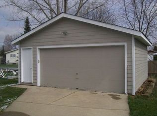 315 Maple Ln, Round Lake, IL 60073